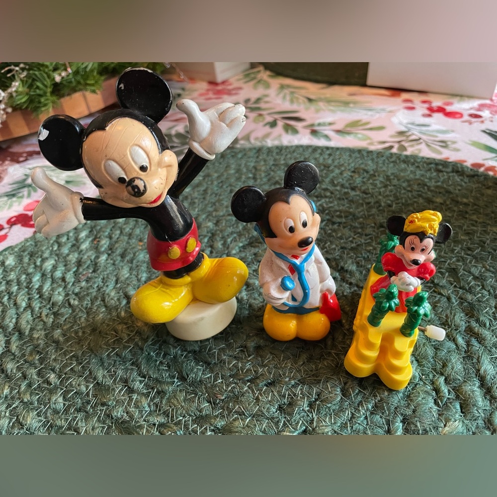 VNTG MICKEY MOUSE X2 AND BURGER KING KIDS CLUB MINNIE 3 pieces